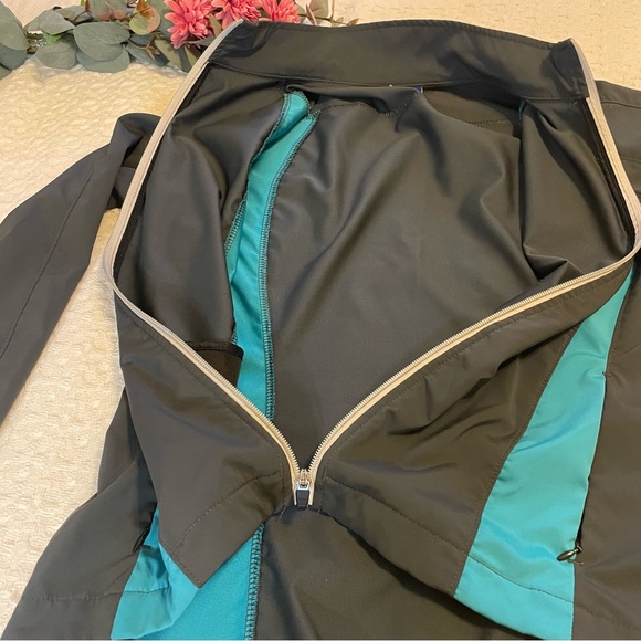 Women's Black & Teal Irideon Riding wear
Women’s Size M~ Dress up your casual - Picture 6 of 9